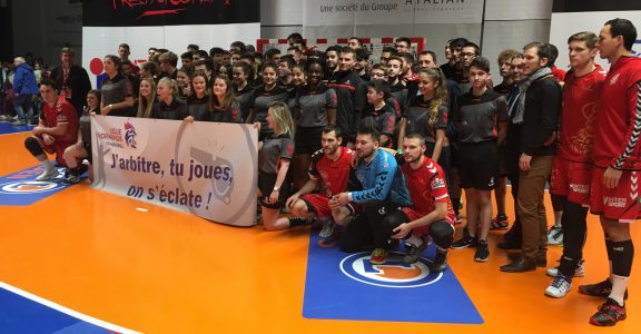 Remise maillots jeune s arbitres
