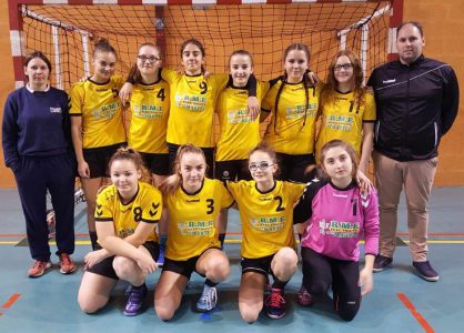 Moins 15 filles 18 19